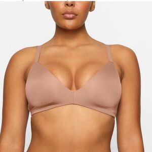 Skims Kim Kardashian Wireless Form Lightly Lined Bra in Sienna Tan Size 32D